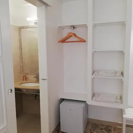 Crispi House 3* オストゥーニ